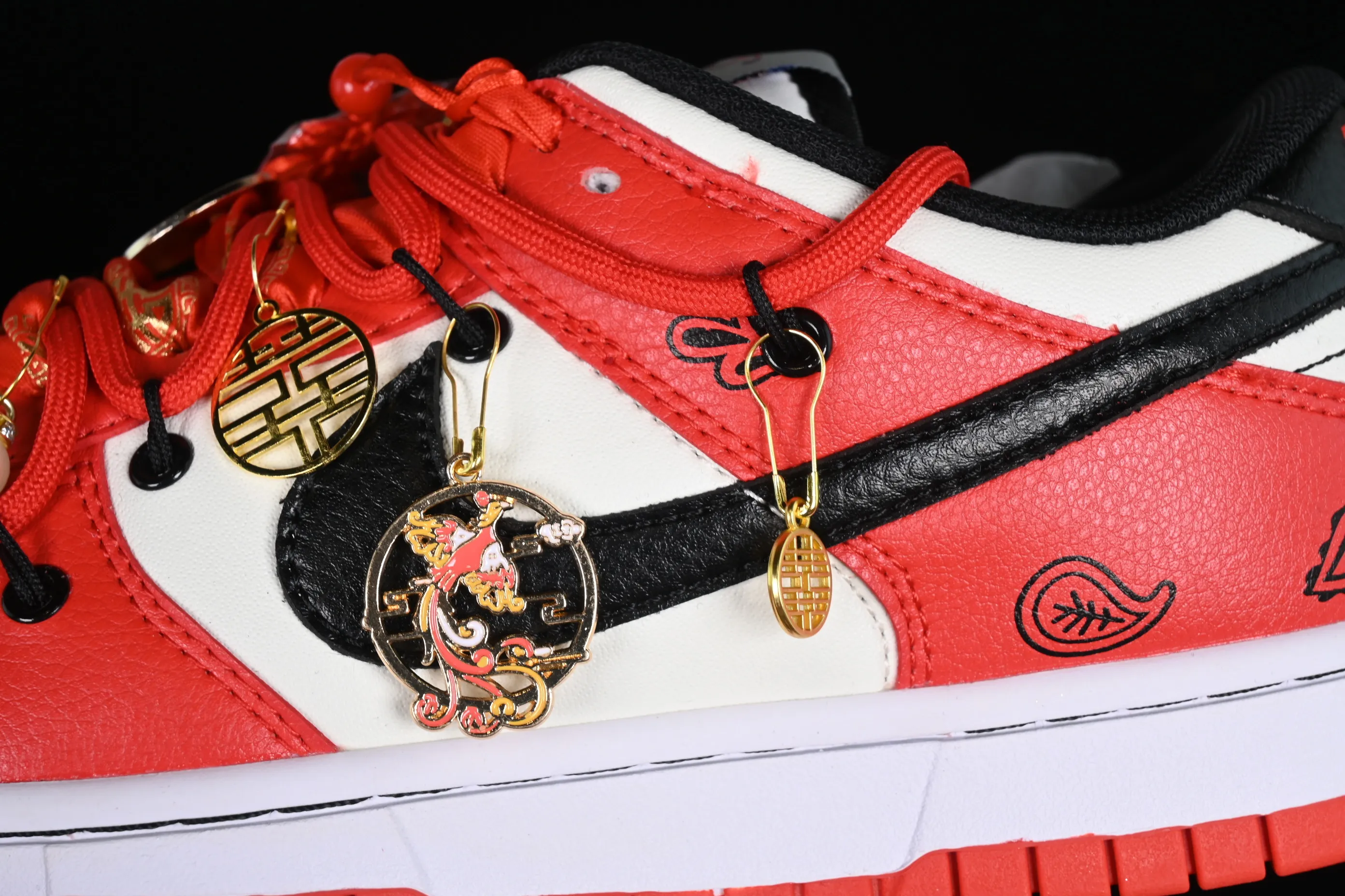 All Categories Nk SB Dunk Series Nk SB Dunk Low Low-top sneakers Nk Dunk Low EMB National trend Good alliance Festive wedding shoes Strappy low-top casual sneakers DD3363-100